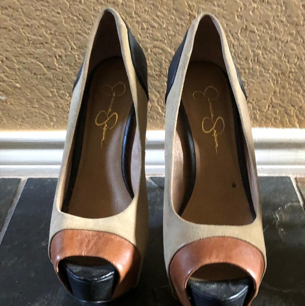 Lovely platform peeptoe shoes